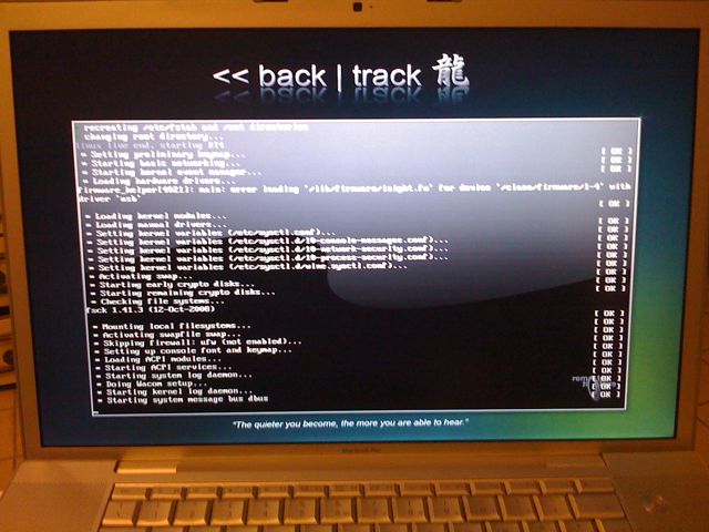 Schermata iniziale di back | track suite di hacking