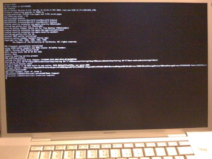 Il mio MacBook Pro durante la fase di avvio in modalità verbose