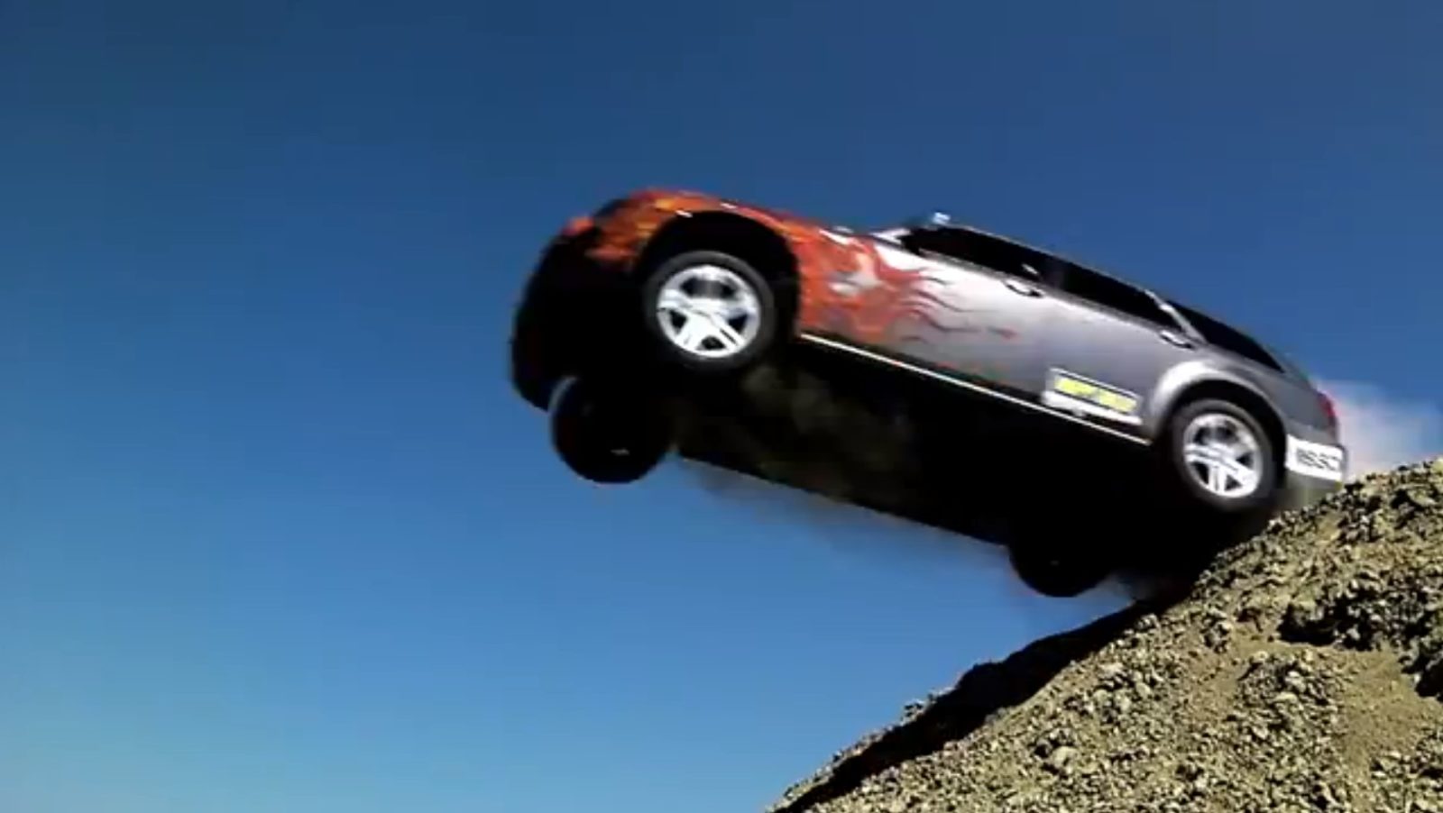 VIDEO – Salto con una station wagon…