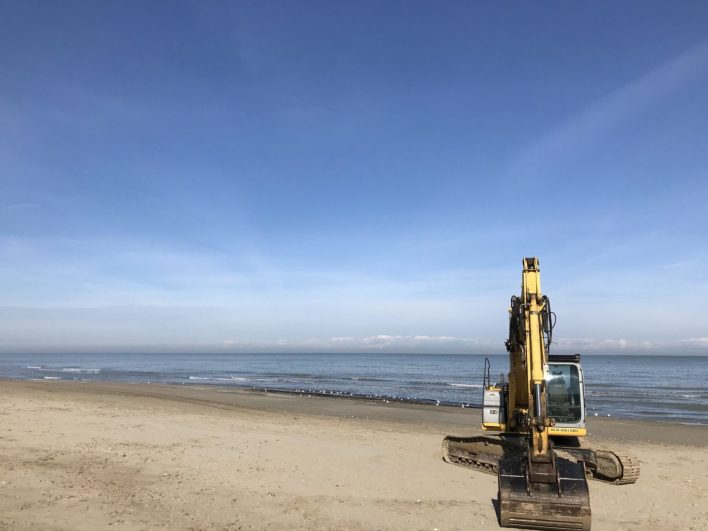 Spiaggia dell’Alba di Riccione con Gru e promontorio Gabicce d’inverno