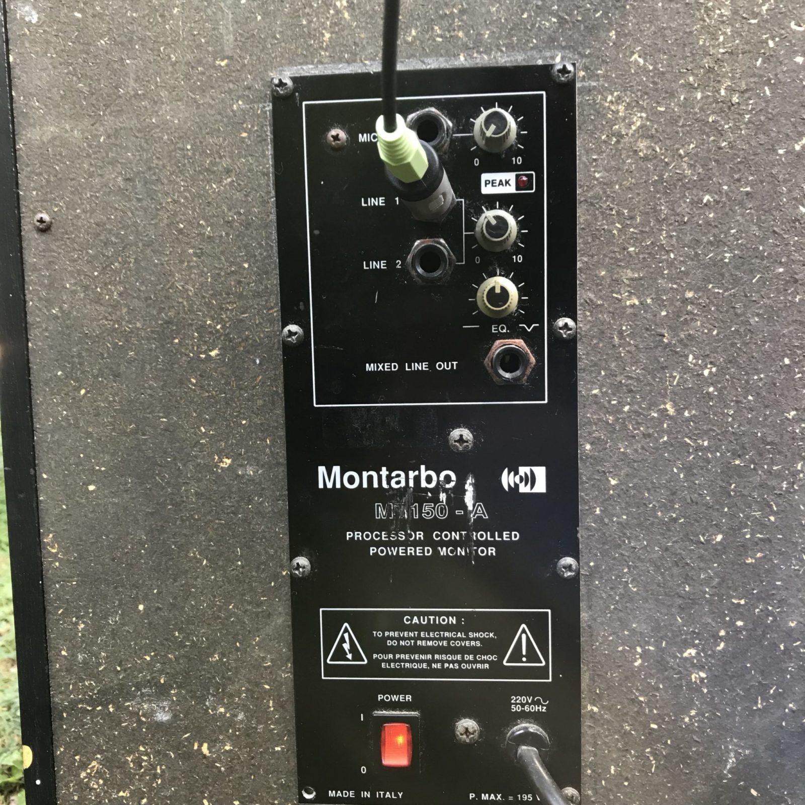 retro della cassa acustica con installata un scheda MNTARBO MT150-A