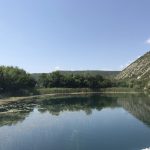 Panorama del lago vicinino al monastero di Krka