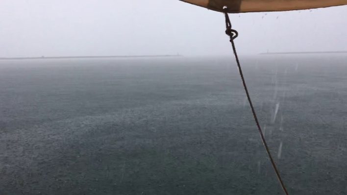 VIDEO Lightning hits the mast of the boat in the Island of San Pietro in Sardinia