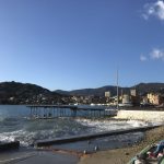 Vista della spiaggia di Rapallo in Liguria