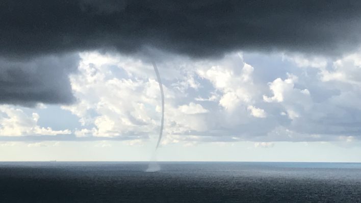 VIDEO di Tre Trombe marine su Genova