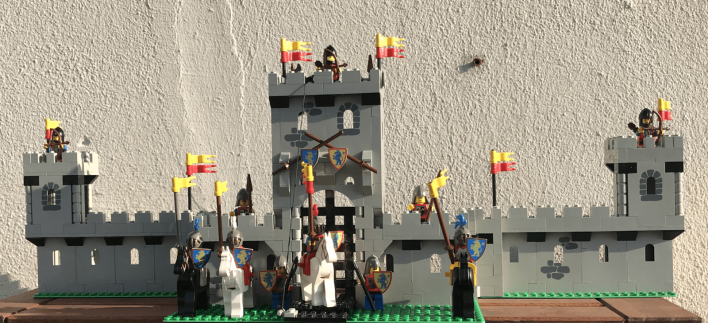 LEGO set 6090 Il castello del Re 19-9 by Stephen Kleckner.png