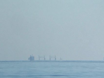M/V Aruna Ace vista a 9,57 miglia nautiche dal pozzetto di una imbarcazione a vela