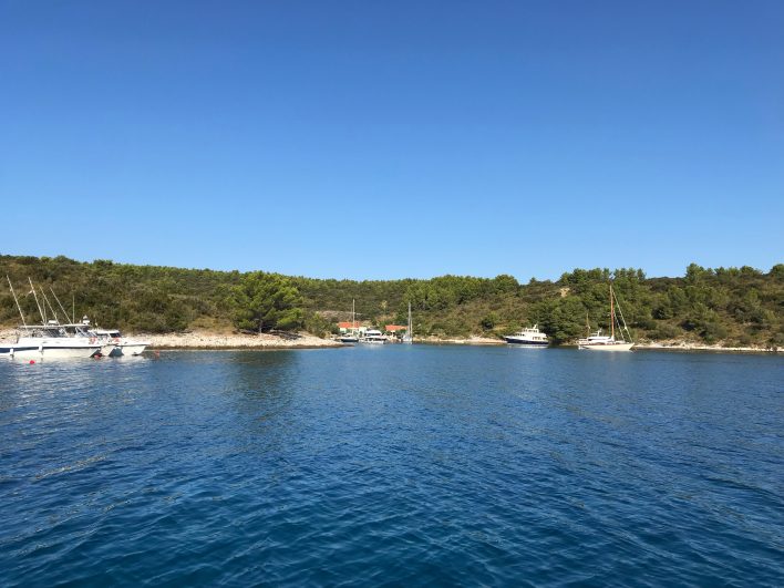 Forte vento tra l’isola di Curzola e l’isola di Lesina