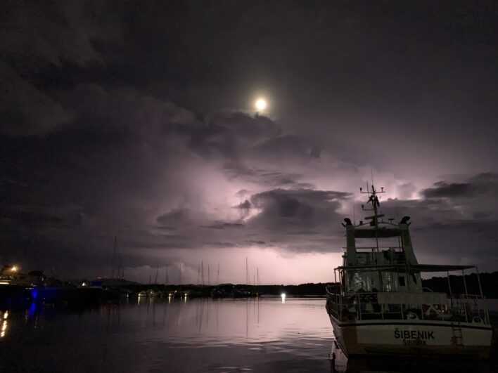 Lampi su Sibenik